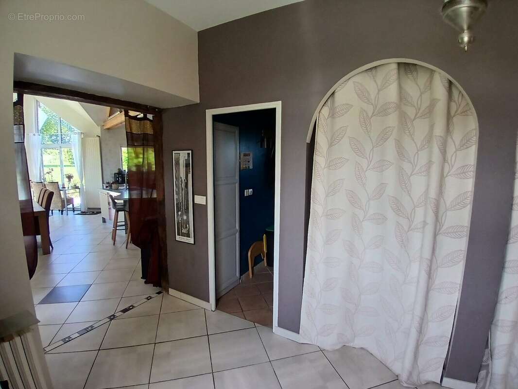 Maison 253 m² à Soulge-Sur-Ouette  - photo 3
