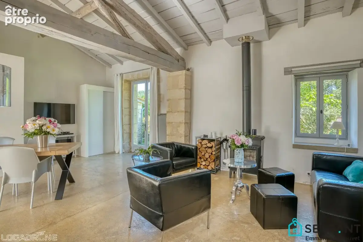 A 15 min de Bergerac, superbe propriété en pierre rénovée sur plus de 3 HA, 4 habitations, grange, superbe espace piscine - photo 4