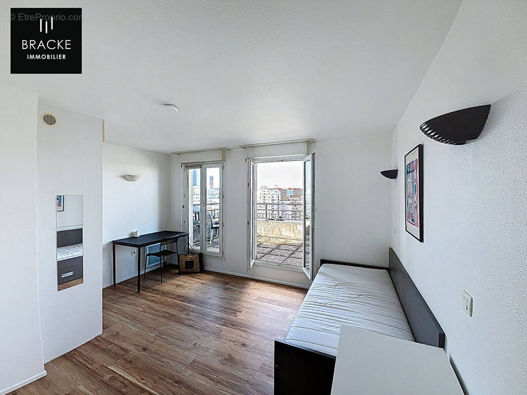 Appartement à COURBEVOIE