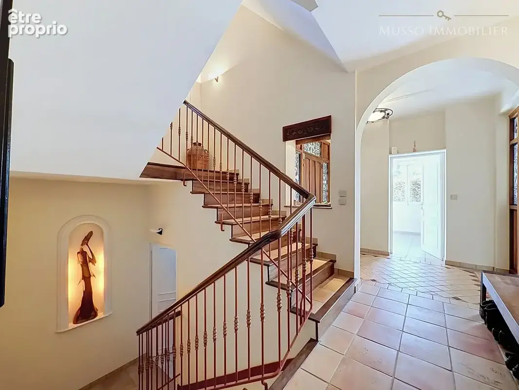 Maison 7 pièces 197 m² à vendre à Saint-Marc-Jaumegarde (13100) - photo 5
