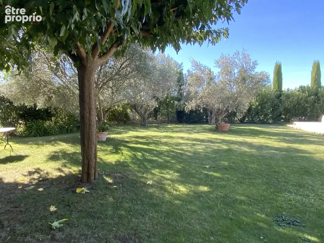 Propriété de plain pied, terrain arboré avec piscine à quelques minutes d'Uzès. - photo 14