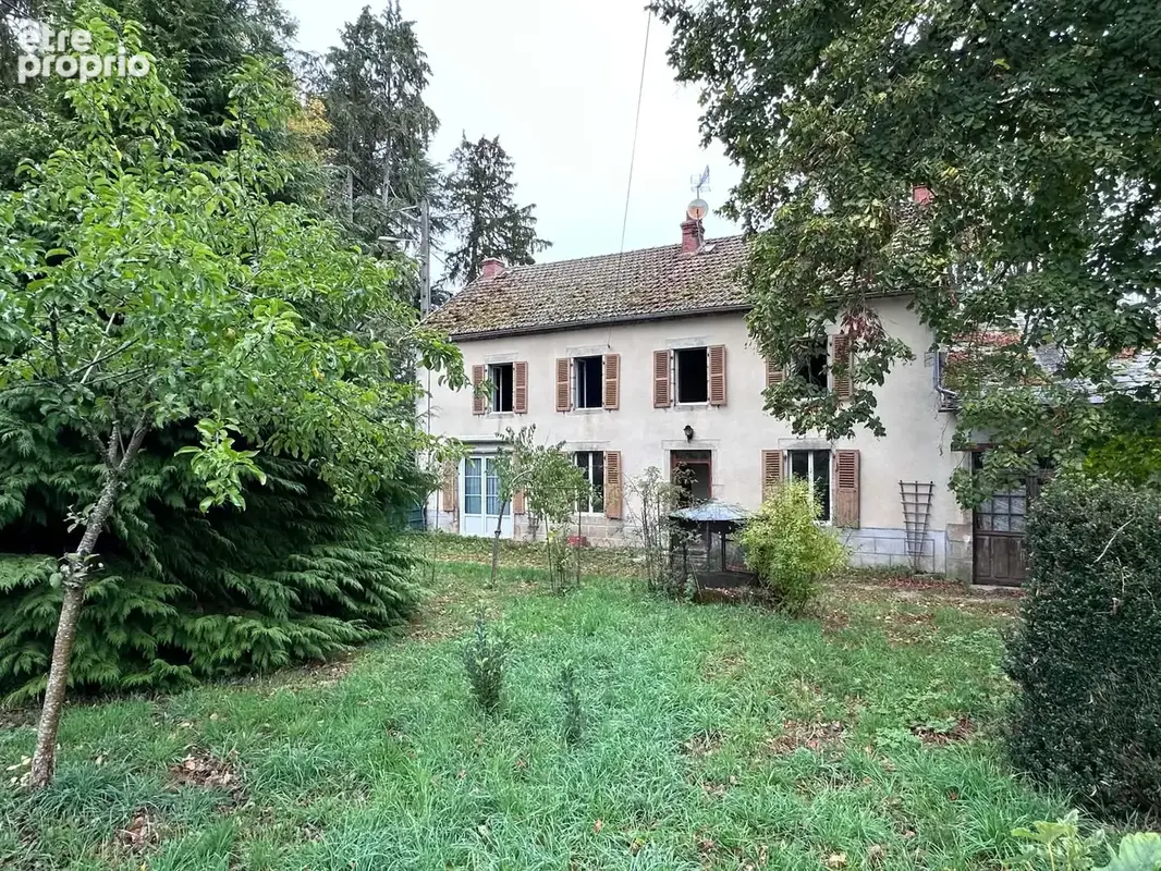 Maison 8 pièces 136 m² à vendre à Charensat (63640) - photo 1