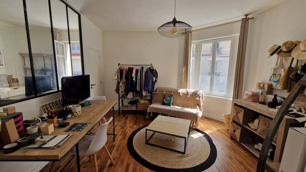 Appartement à COURBEVOIE