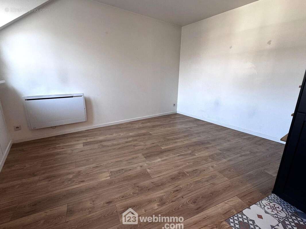 avec l'espace salon - Appartement à BONDOUFLE