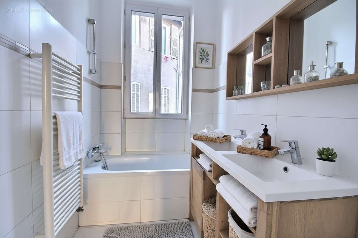 Appartement à MARSEILLE-5E