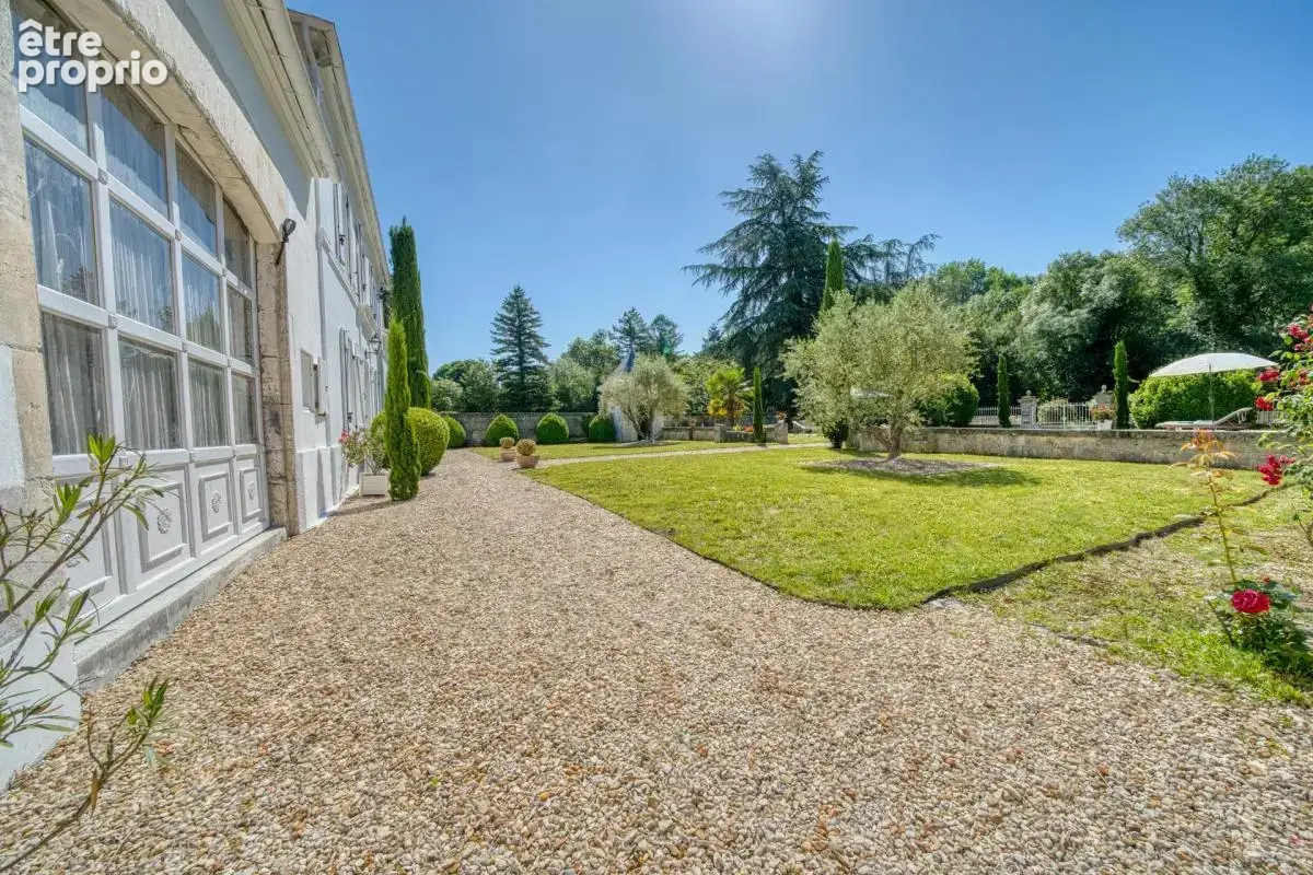 Maison de 10 pièces de 270 m² à Saint-Laurent-de-Cognac - photo 25