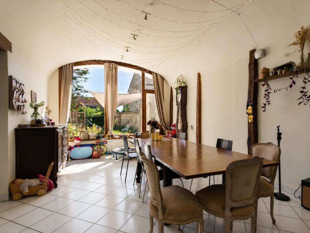 Maison de 7 pièces de 170 m² à Jours-lès-Baigneux - photo 2