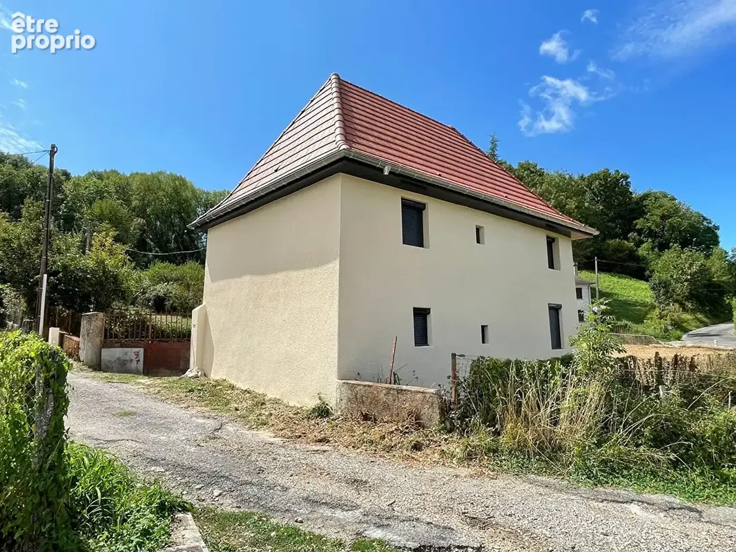 Maison de 90 m² à SAINT-CHEF (intérieur à rénover) - photo 3