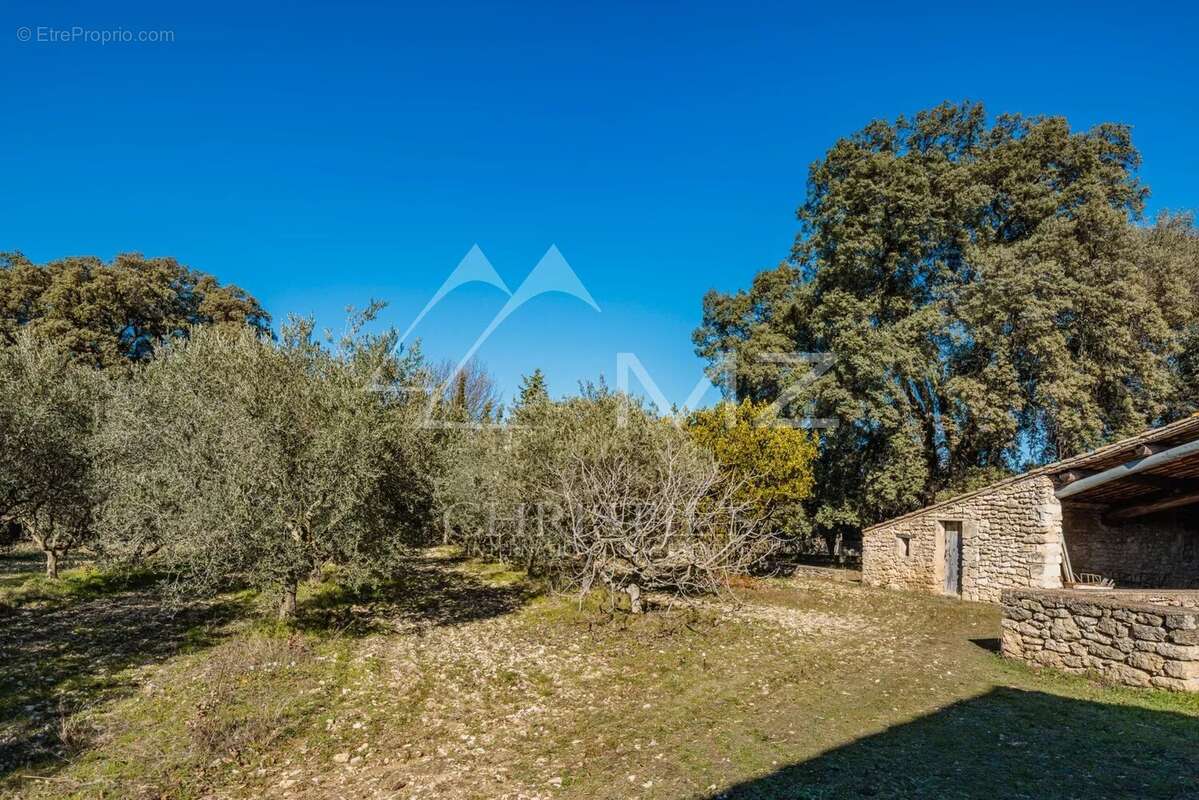 GORDES – Authentique mas XIXᵉ à rénover avec vue dominante - photo 6