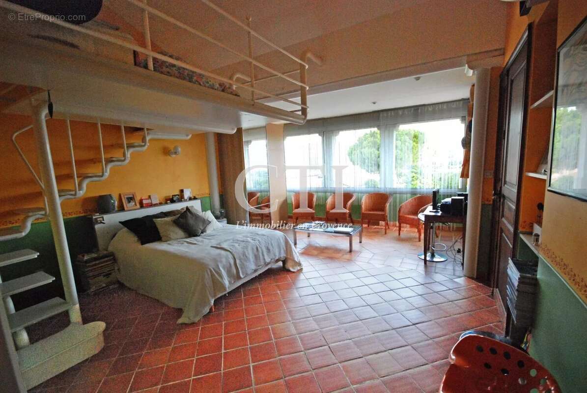 Exceptionnelle maison au charme de l'ancien et au confort contemporain avec jardin, piscine et annexes - photo 28