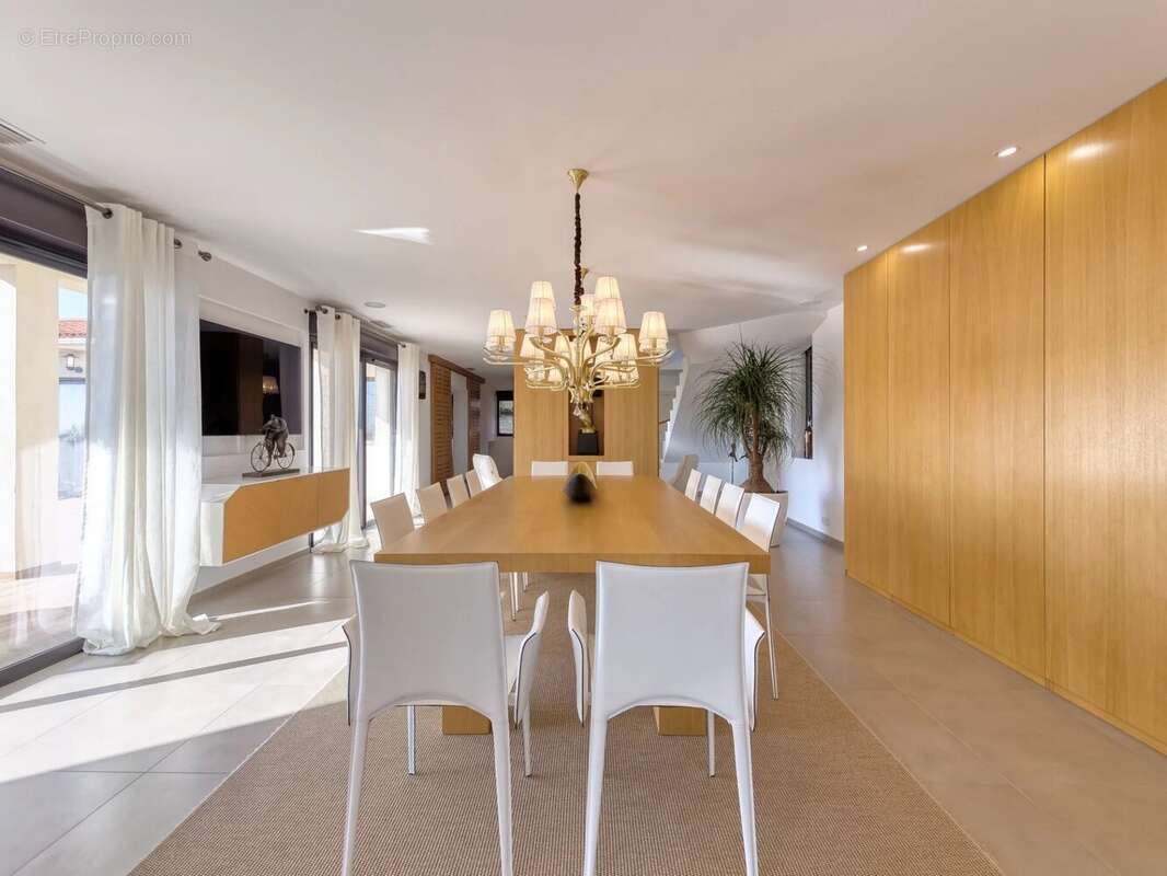 Maison à CHATEAUNEUF-GRASSE