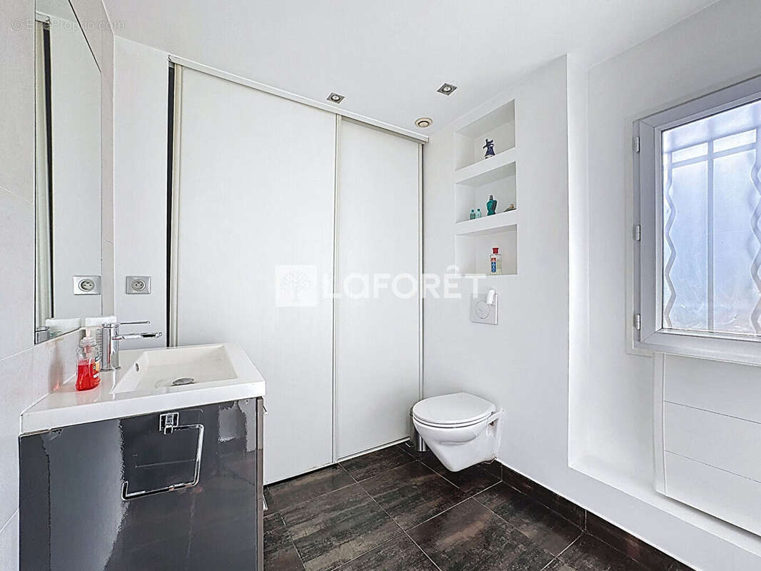 Exclusivité  - Maison rénovée 3 chambres avec cour  et bureaux indépendants - A proximité immédiate de MONSOULT - photo 5