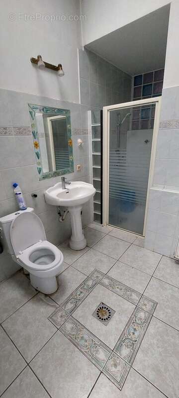 Salle de douche au RDC - Maison à ROUBAIX