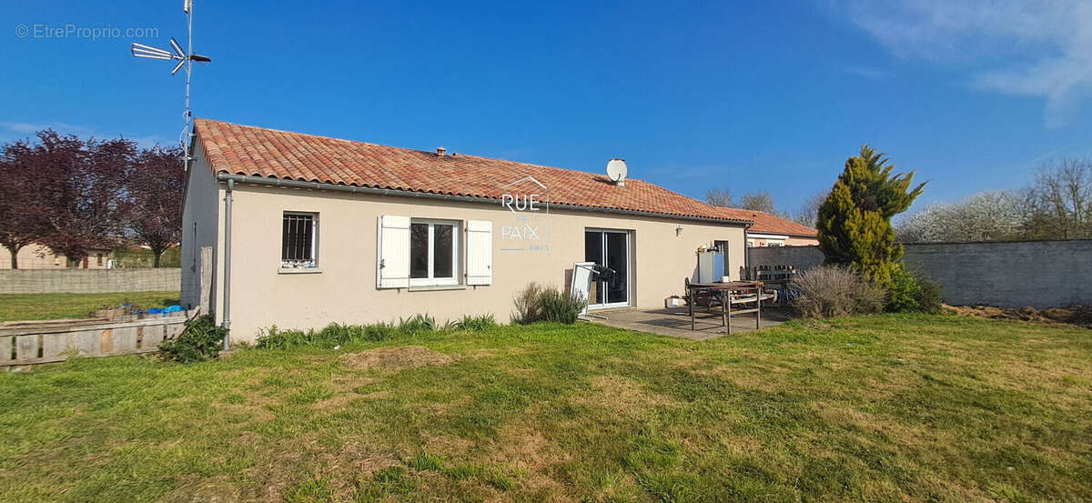 Maison à DOUSSAY