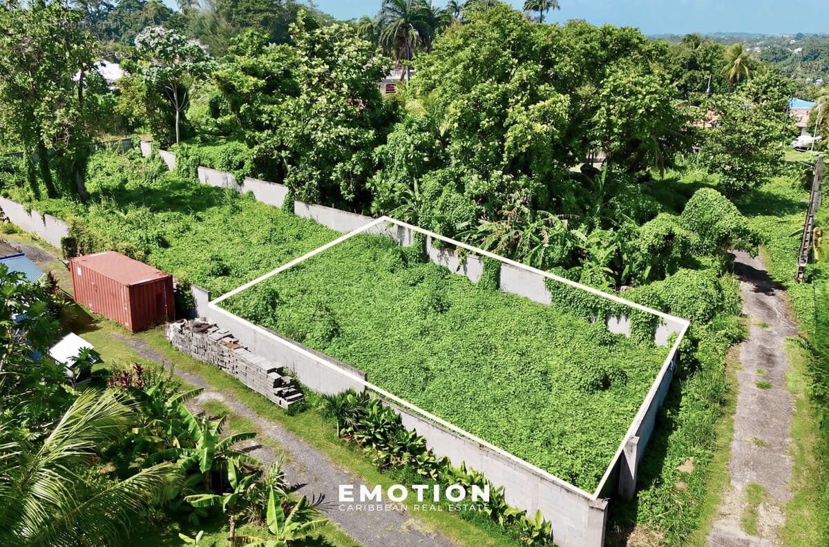 Terrain à PETIT-BOURG