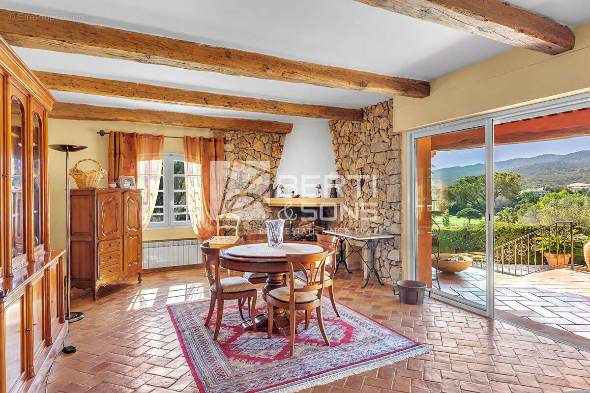 Maison à MANDELIEU-LA-NAPOULE