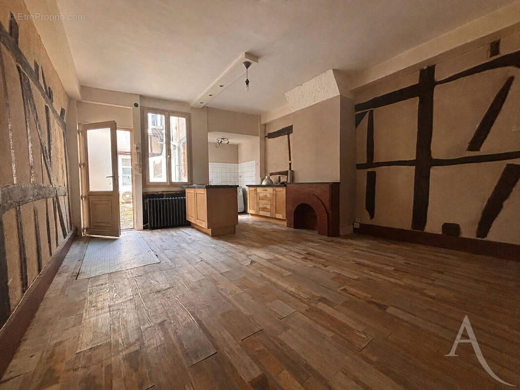 Maison 3 pièces 62 m² · à Bourges · 62,1 m² · 89 000 €