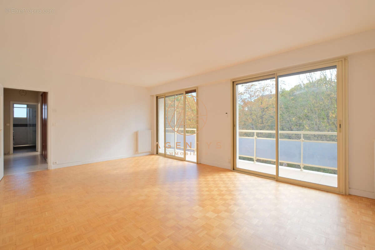 Appartement à SAINT-MAUR-DES-FOSSES