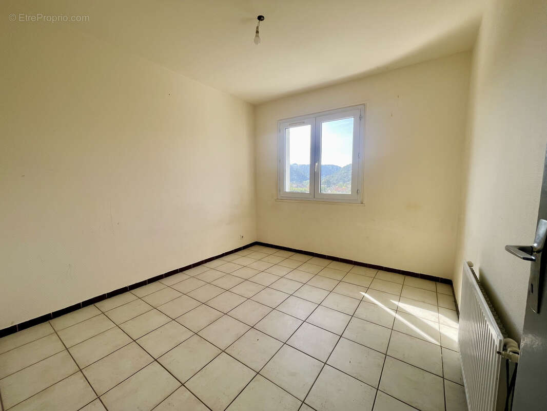 Appartement à SAINT-UZE