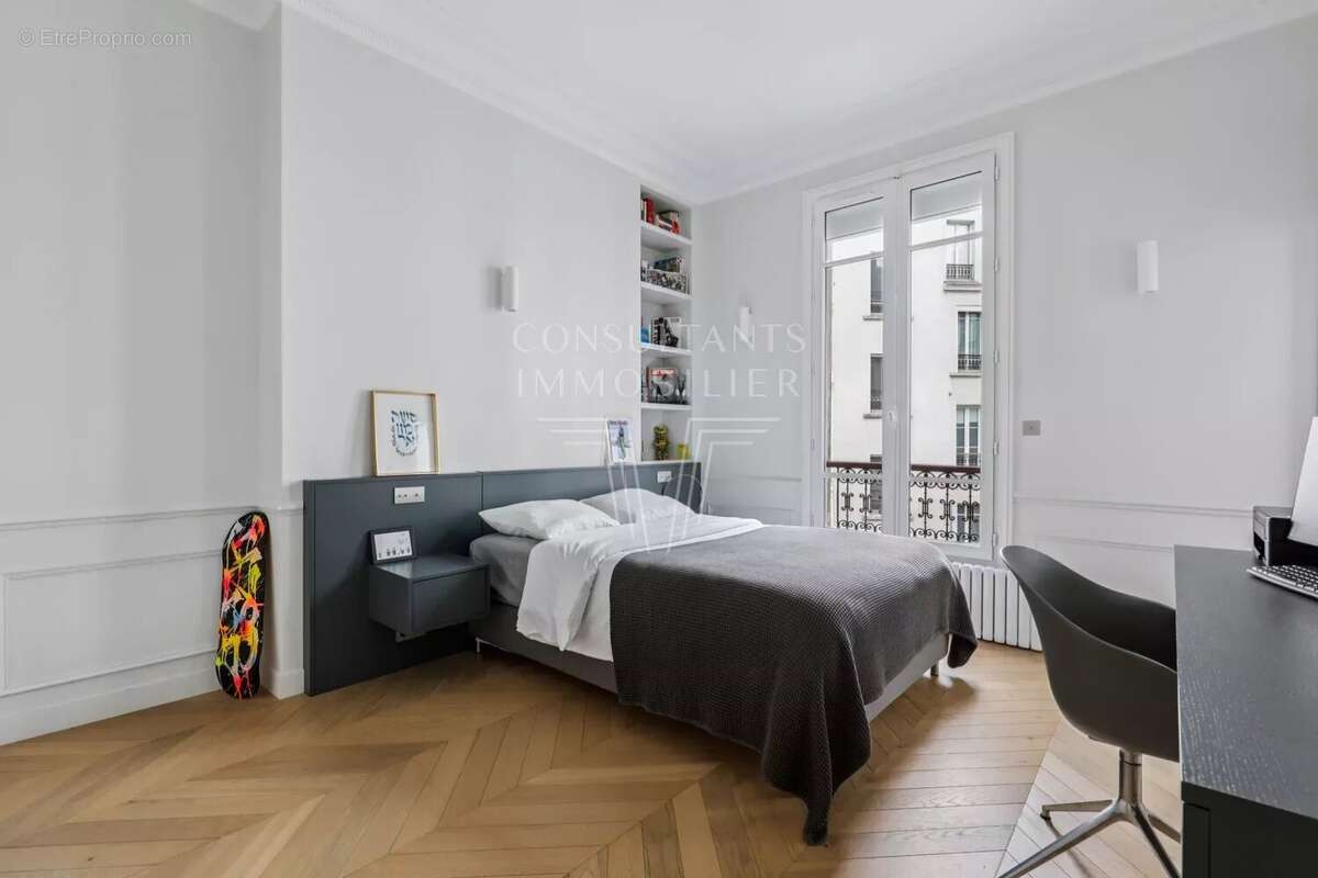 Appartement à PARIS-8E