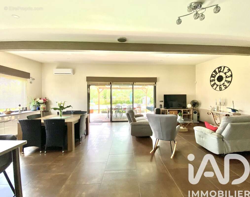 Maison 170 m² à La Gripperie-Saint-Symphorien  - photo 9