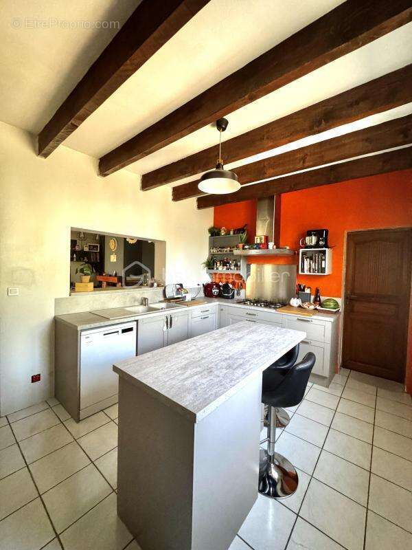 Maison à SAINT-LAURENT-DES-ARBRES