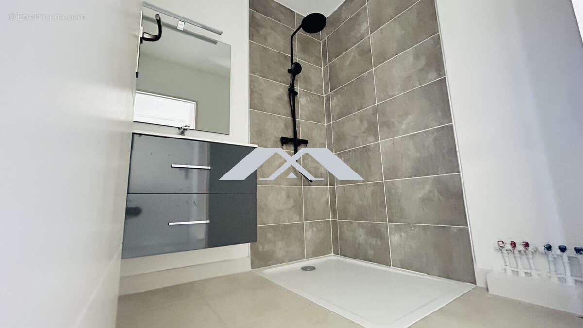 SDB 2 - Maison à SAINT-PIERRE