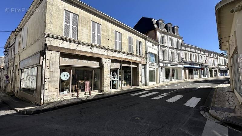 Appartement à BARBEZIEUX-SAINT-HILAIRE