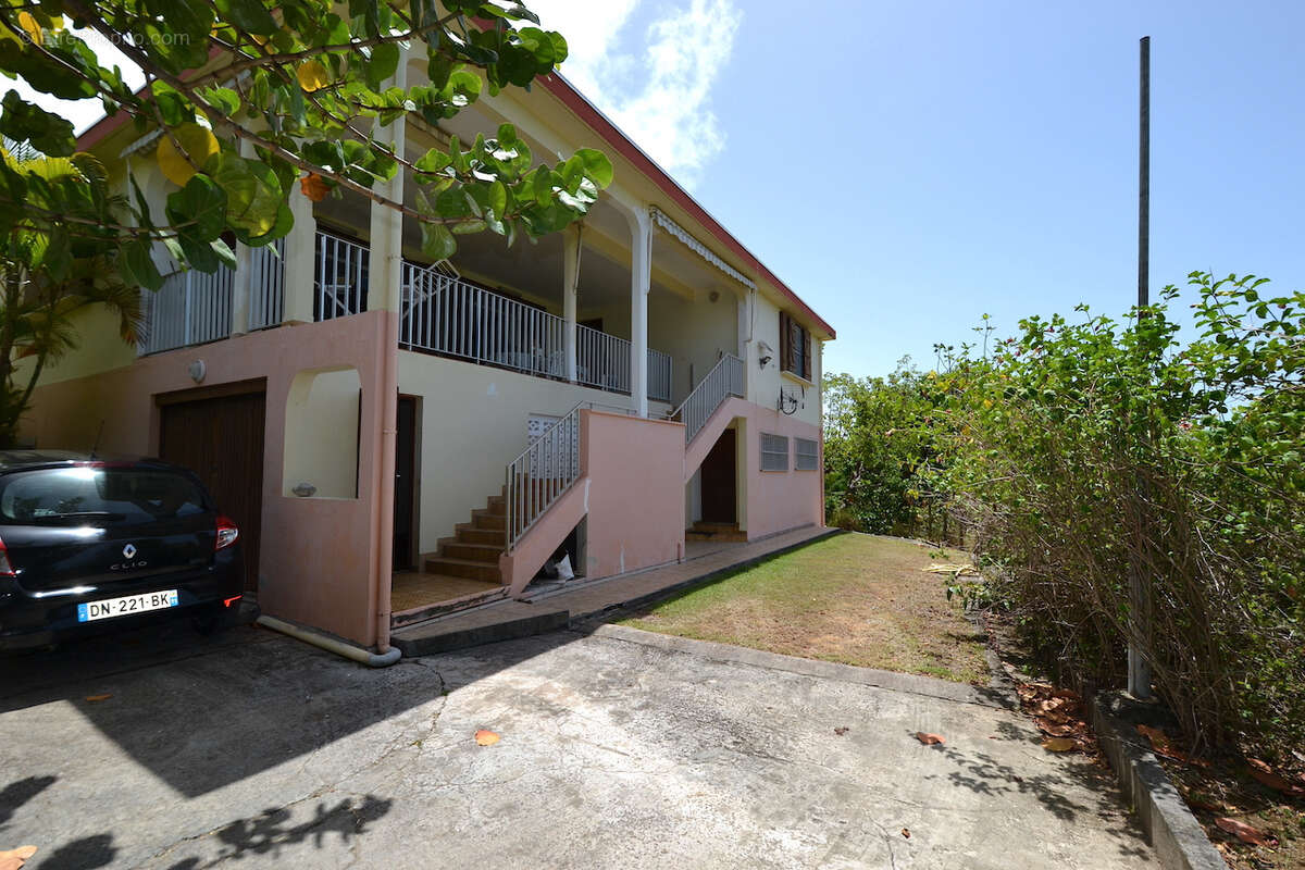 EXCLUSIVITÉ   Villa avec vue mer panoramique sur 1800 m2 de terrain. - photo 3