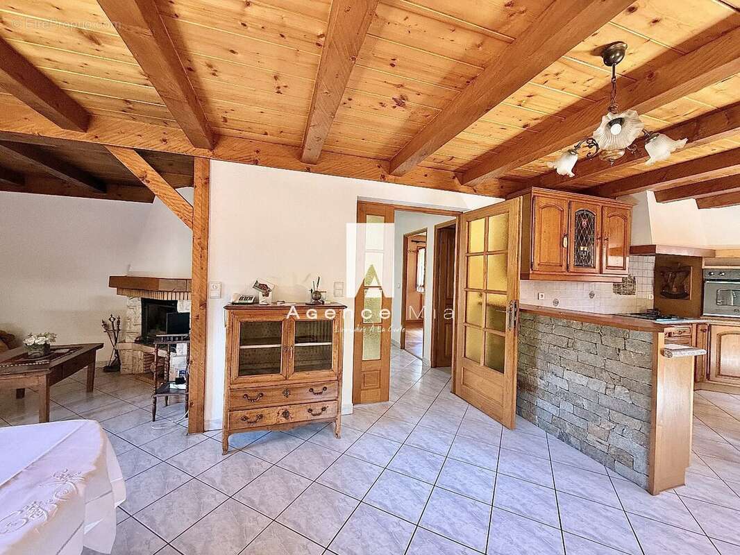 LULLIN CENTRE  Chalet rare à la vente - photo 5