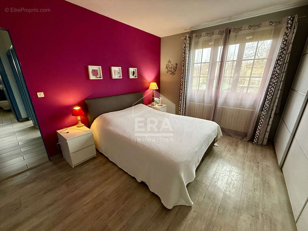 Maison à LES CLAYES-SOUS-BOIS