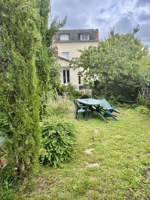 Maison à SAINT-CYR-SUR-LOIRE
