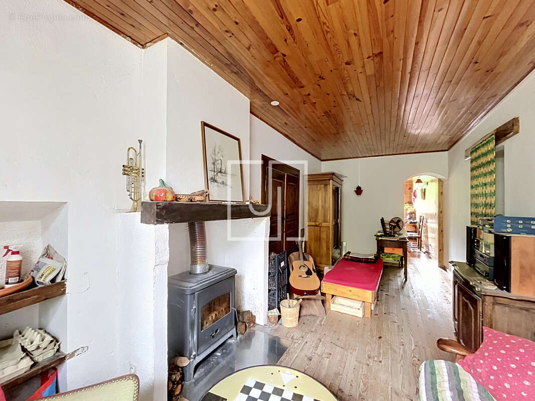 À vendre   Appartement avec jardin privatif et double garage   Jausiers (04850) - photo 6