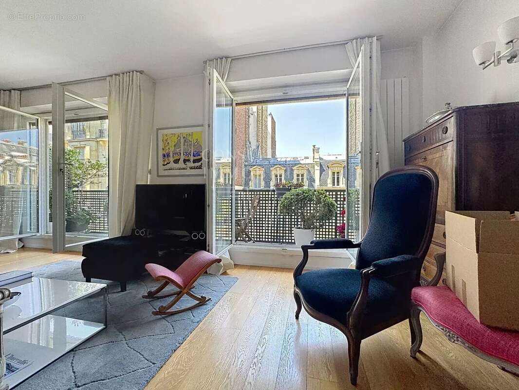 Appartement à PARIS-16E