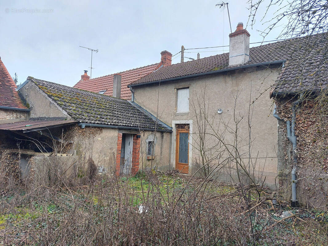 Maison à DUN-SUR-AURON