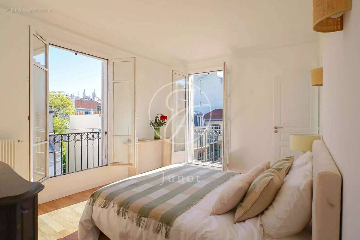 Appartement à PARIS-9E
