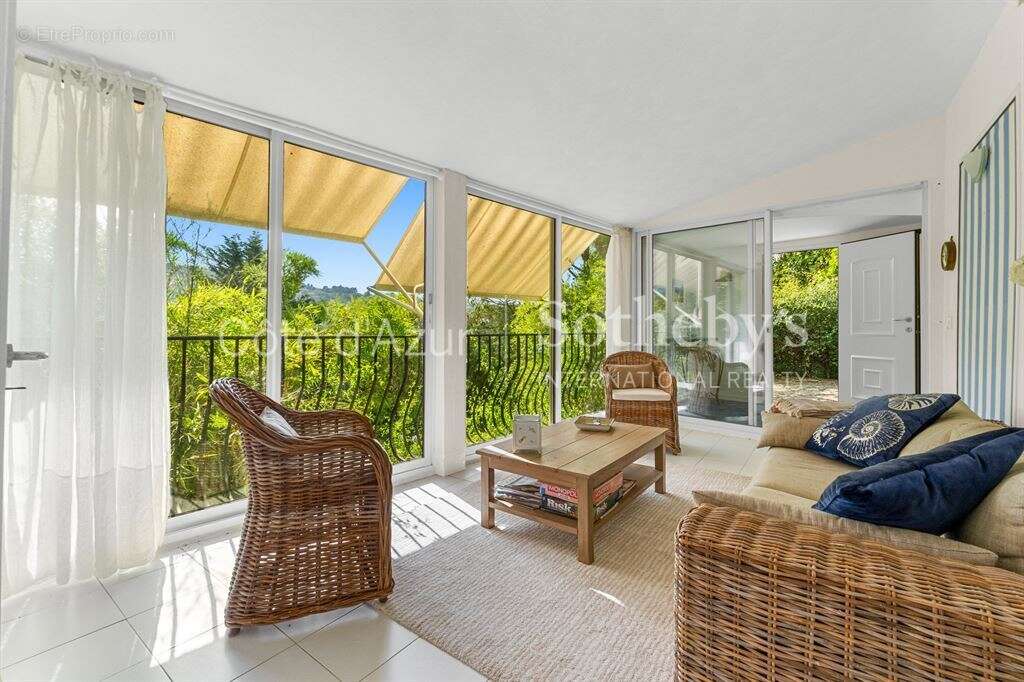 Villa florentine de plain-pied avec maison d’invités et piscine à Grasse Saint-François - photo 17