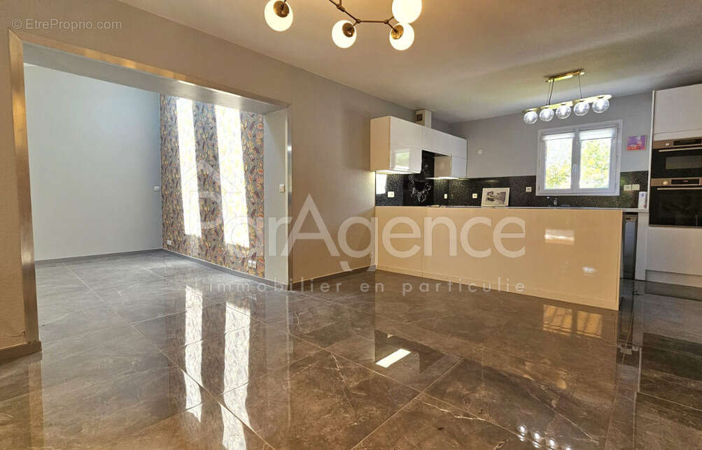 Maison de plain pied 5 pièces - Beau terrain - photo 7