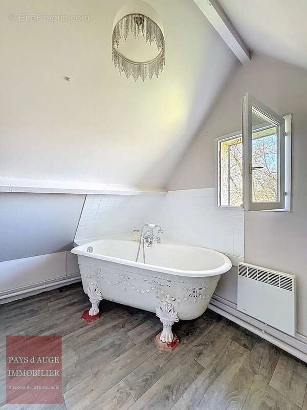 Maison à SAINT-GEORGES-EN-AUGE