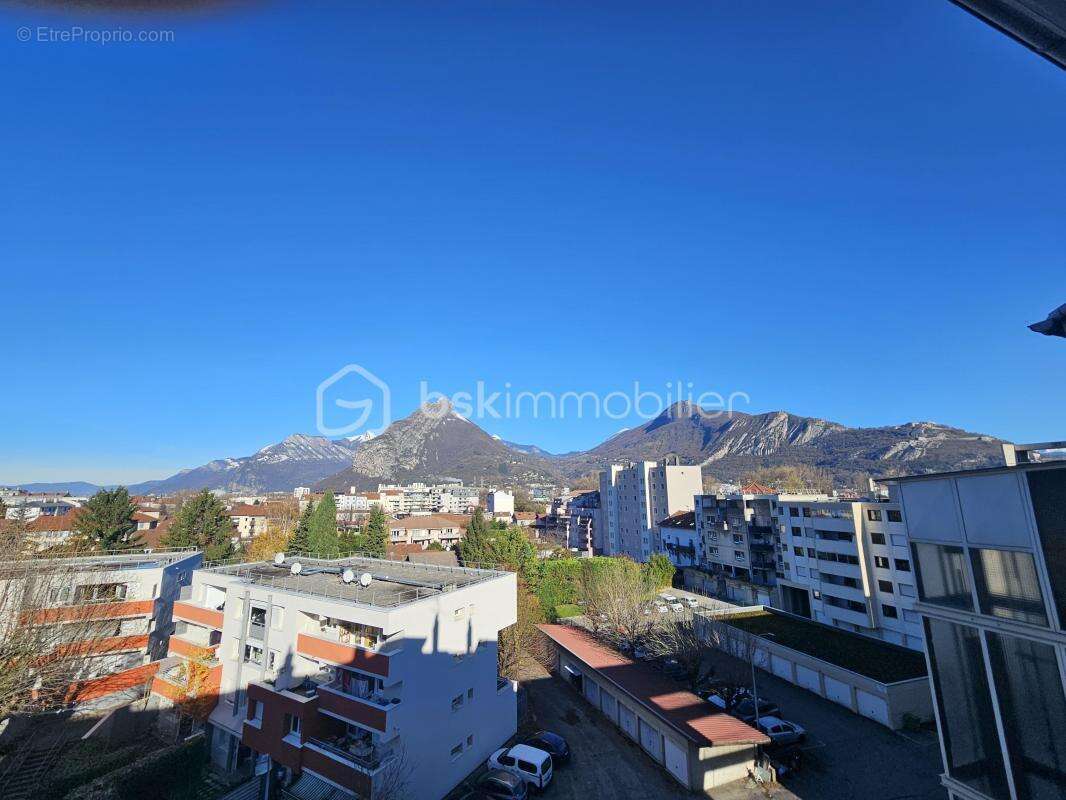 Appartement à FONTAINE