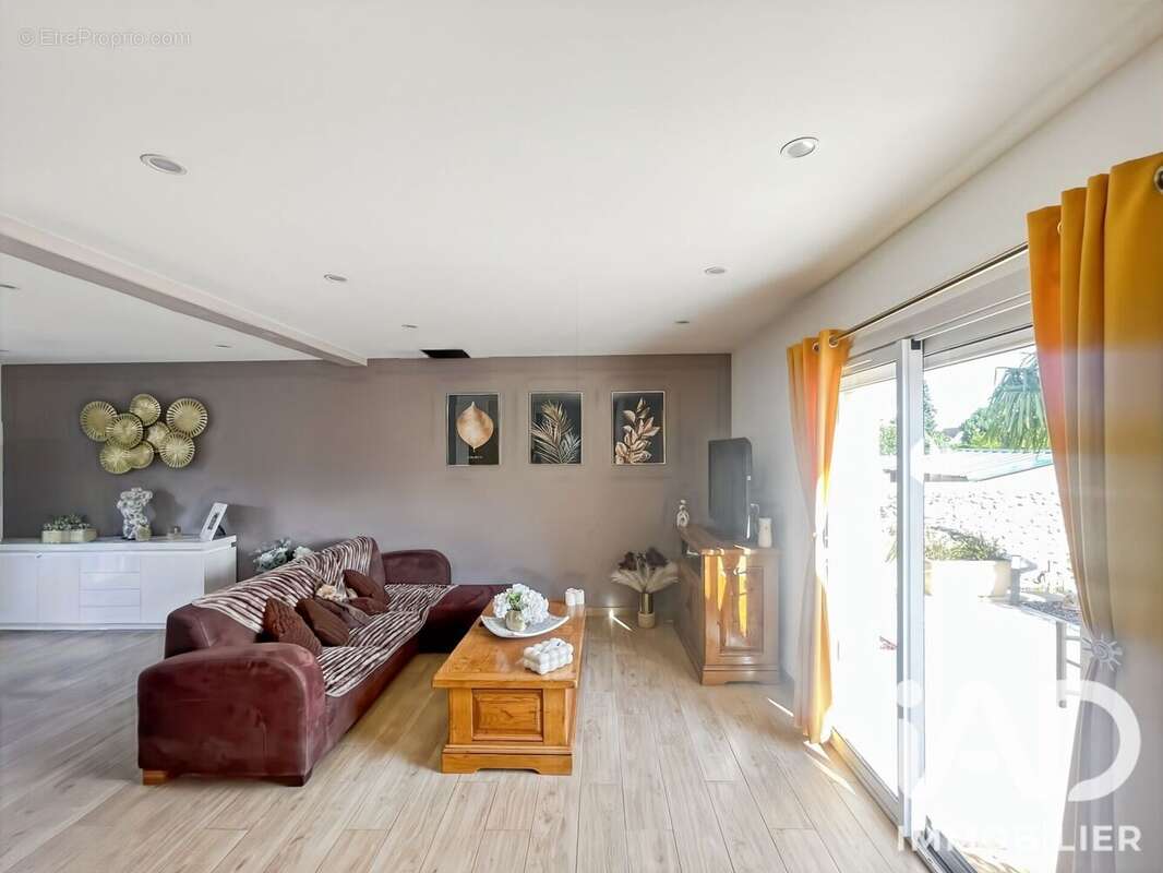 Maison 170 m² à Saint-Sauveur-Sur-Ecole  - photo 9