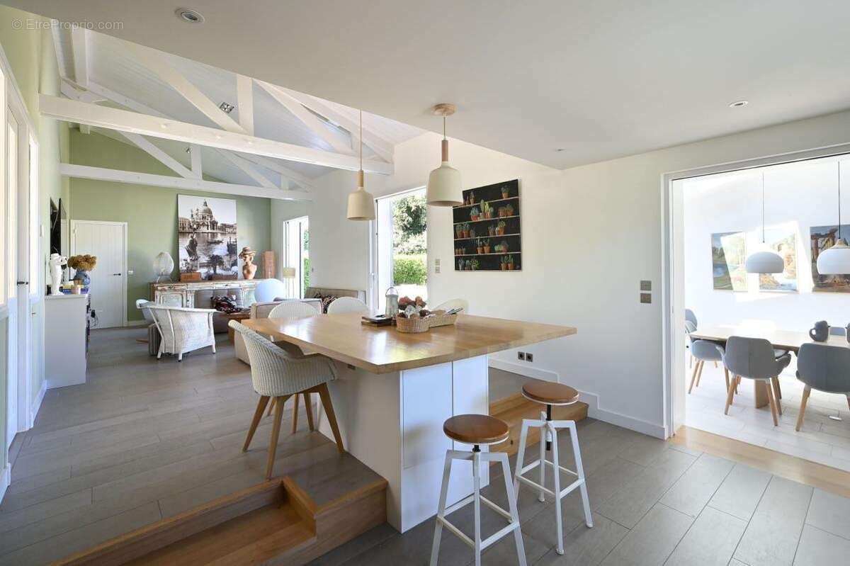 Maison à LES PORTES-EN-RE