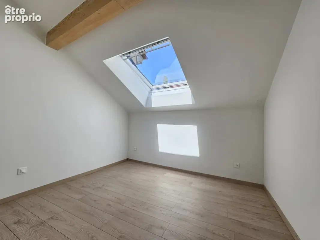 A vendre appartement duplex T4 climatisé centre-ville BELLEY. - photo 5