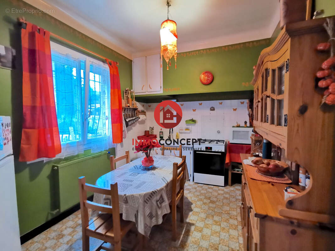 Maison à LAUDUN-L&#039;ARDOISE