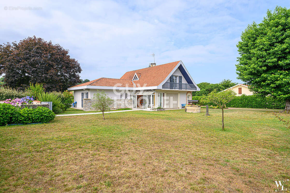 Maison à SAINT-PIERRE-DU-MONT