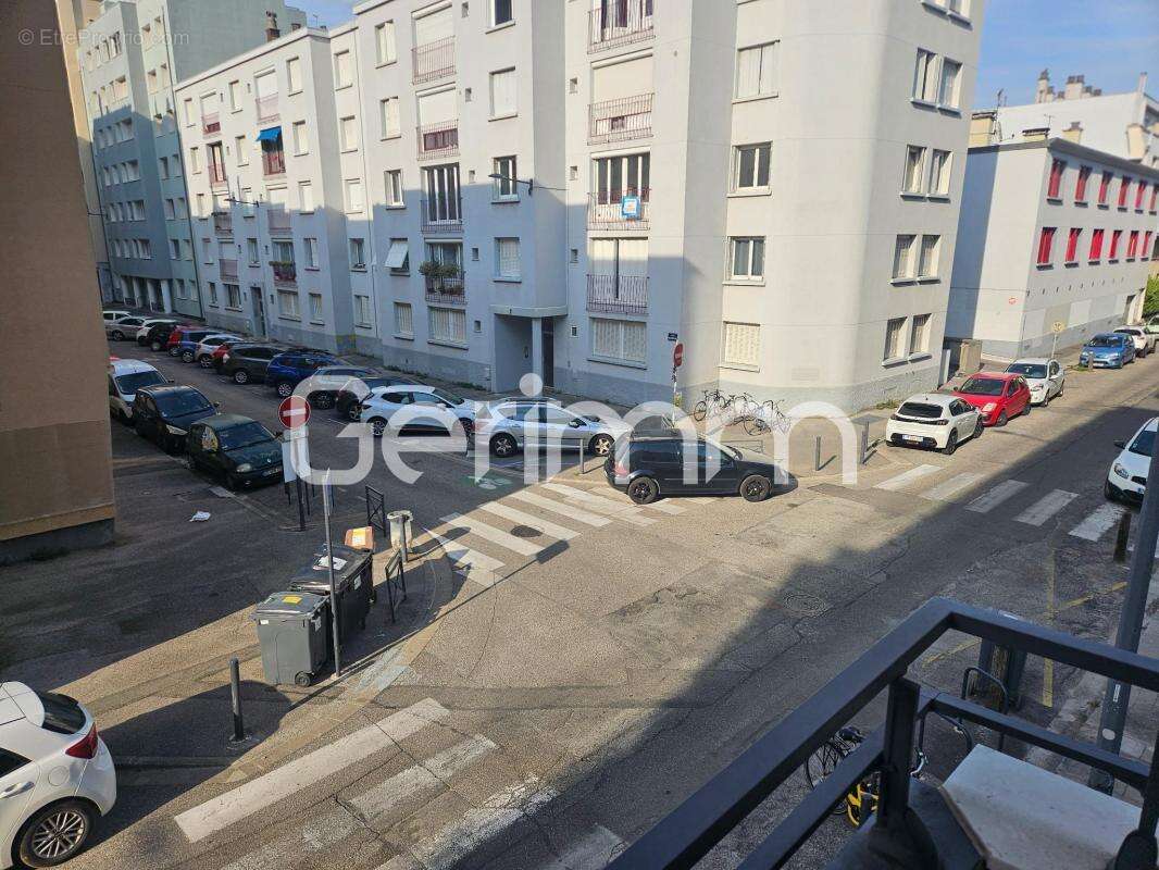 Vente - Appartement - 1 pièce + cuisine - 33 m² - 75 000 € - - photo 2