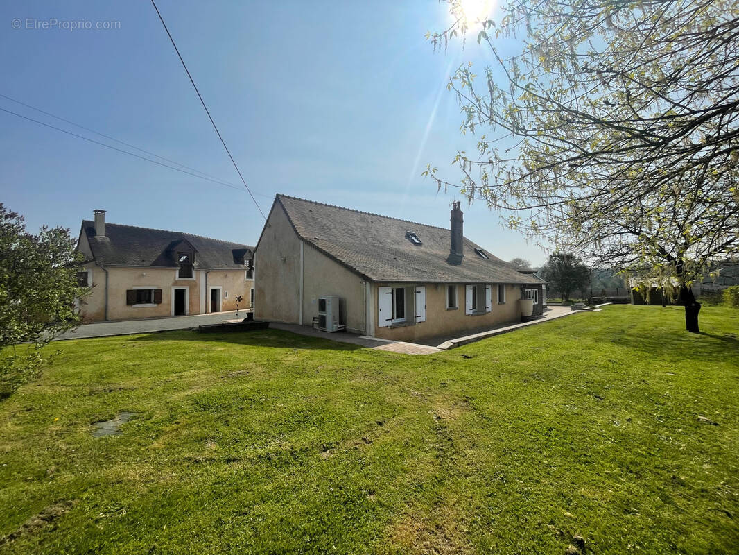 Maison à MEZERAY