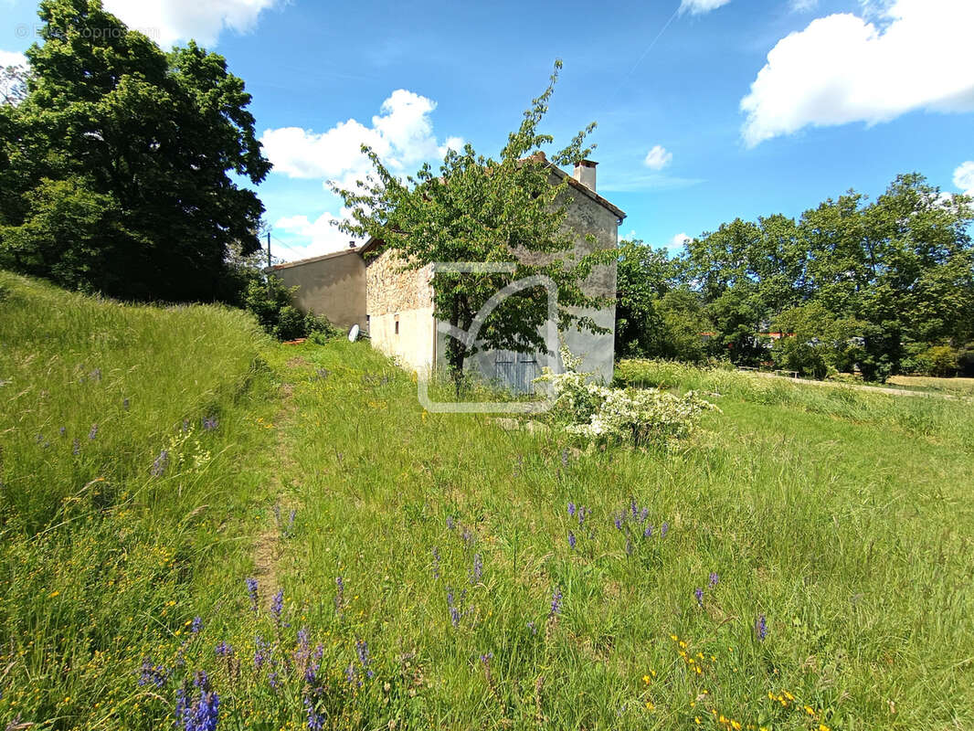 Maison à rénover sur terrain de 1050 m2 - photo 9