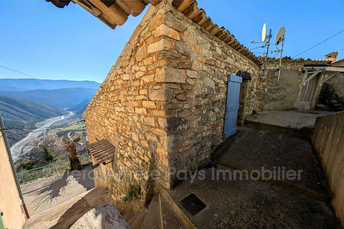 Maison à CASTELLET-LES-SAUSSES