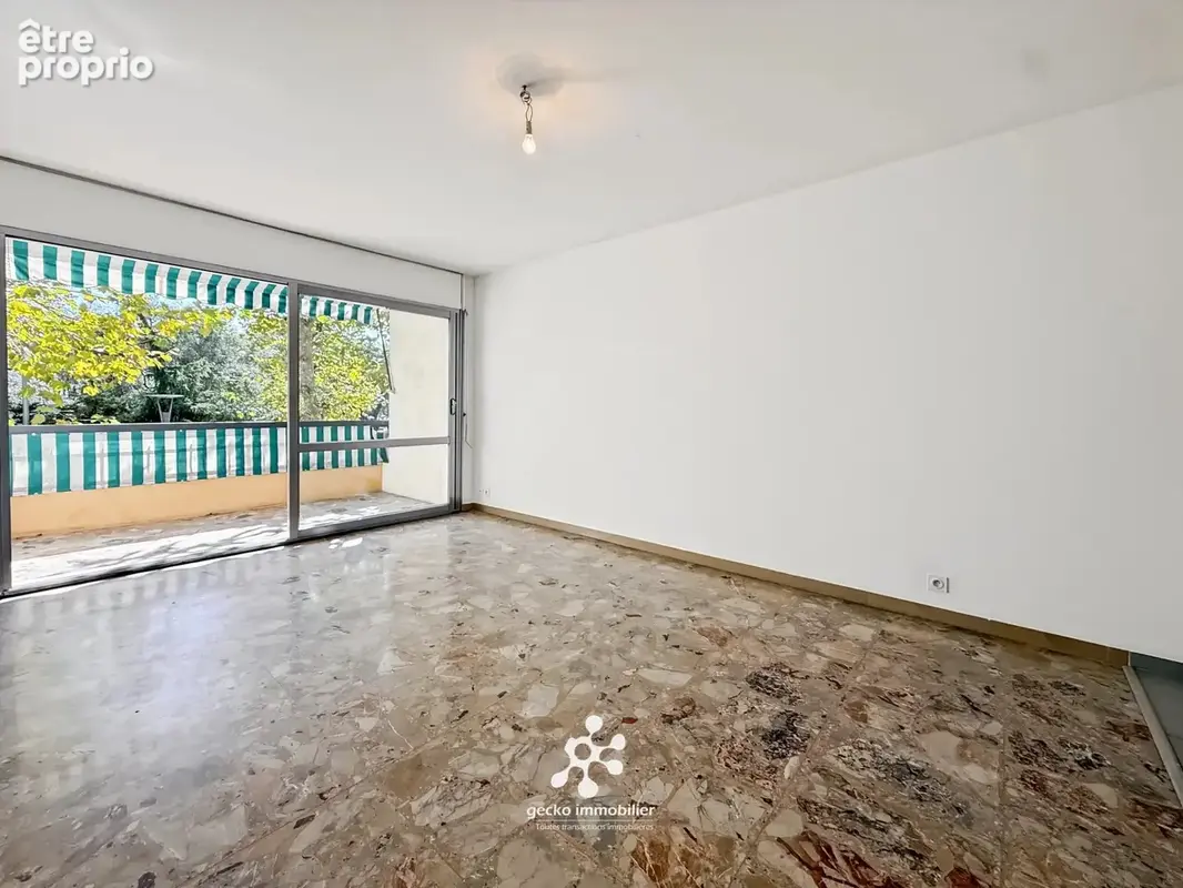 3 pièces en plein centre-ville de Vence - photo 2